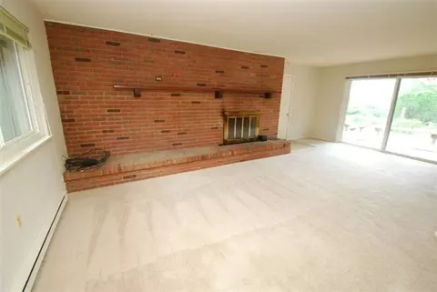 3537 E Pineview Dr, Dexter, MI 48130 photo 2