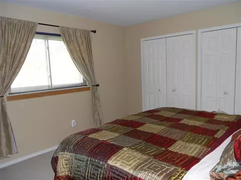 1949 E Roundtable, Canton, MI 48188 photo 9