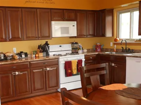 1949 E Roundtable, Canton, MI 48188 photo 5