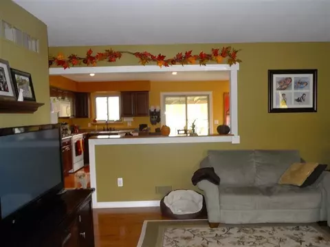 1949 E Roundtable, Canton, MI 48188 photo 4