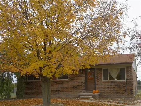 1949 E Roundtable, Canton, MI 48188 photo 2