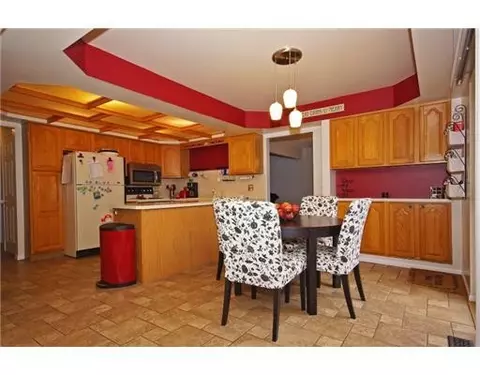 44250 Postmill Ct, Canton, MI 48187 photo 9