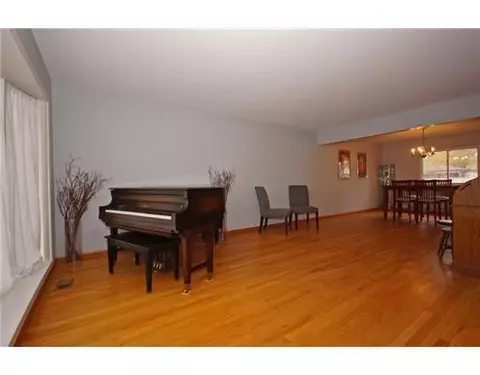 44250 Postmill Ct, Canton, MI 48187 photo 4