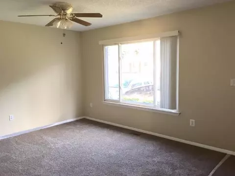 28482 Halecreek St, Romulus, MI 48174 photo 2