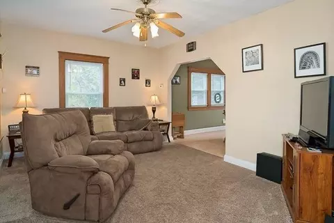 715 Douglas Ct, Jackson, MI 49203 photo 3