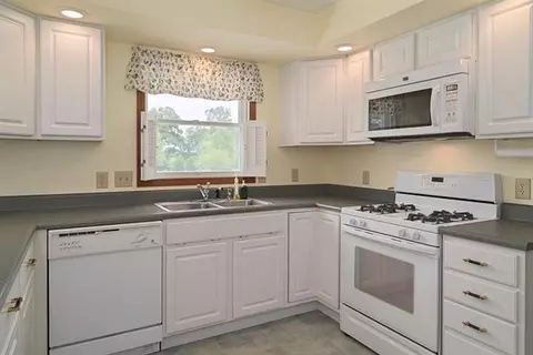 9008 Hillview Ln, Jackson, MI 49201 photo 5