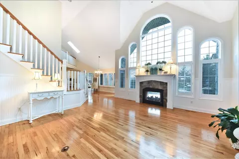 1045 Abbey Rd, Monroe, MI 48161 photo 2