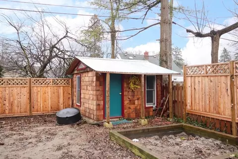 1022 Pine Tree Dr, Ann Arbor, MI 48103 photo 24