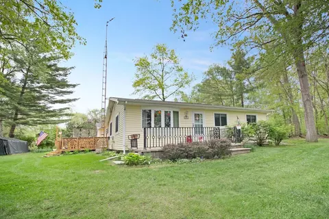 8750 Beechwood Dr, Gregory, MI 48137 photo 2