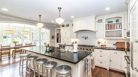 2122 Devonshire Rd, Ann Arbor, MI 48104 photo 12