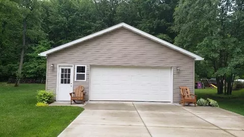 23255 Bohn Rd, Belleville, MI 48111 photo 4