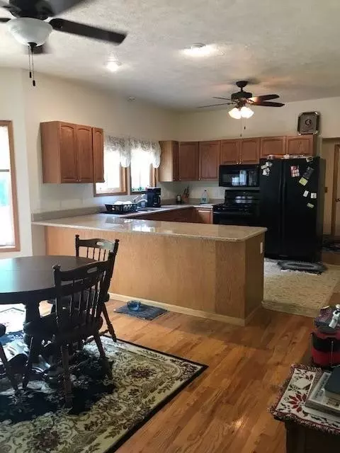 200 Knox Trl, Jackson, MI 49201 photo 4