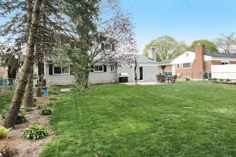 481 Springbrook Cres, Saline, MI 48176 photo 2