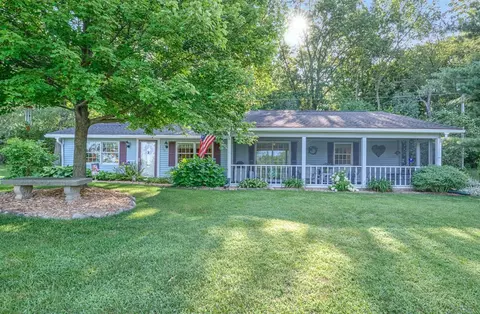 6900 Eastbourne Dr, Gregory, MI 48137 photo 2