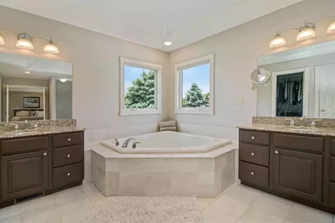 1826 Brookview Dr, Saline, MI 48176 photo 49