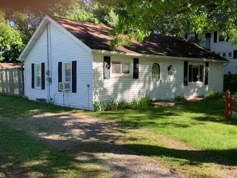 230 Stockbridge St, Gregory, MI 48137 photo 2