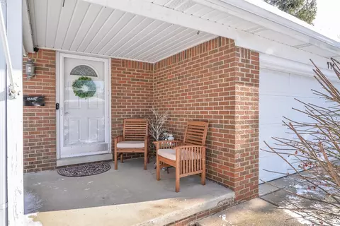 444 Marlpool Dr, Saline, MI 48176 photo 2