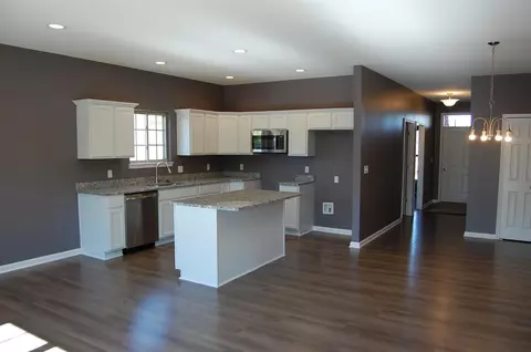 24084 Hemlock Dr, Flat Rock, MI 48134 photo 2