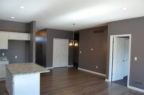 24084 Hemlock Dr, Flat Rock, MI 48134 photo 3