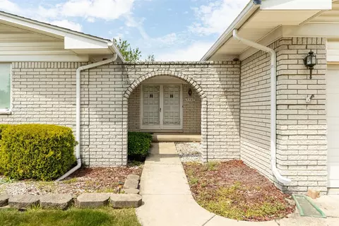 7747 Corbin Dr, Canton, MI 48187 photo 2