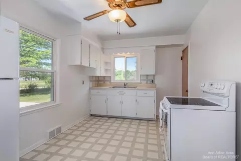 10550 Judd Rd, Willis, MI 48191 photo 4