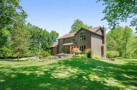 8422 Donovan Rd, Dexter, MI 48130 photo 2