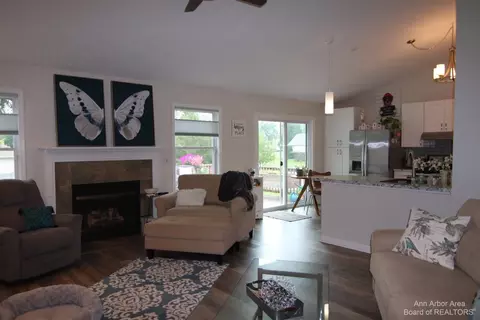 817 Stetson St, Tecumseh, MI 49286 photo 7