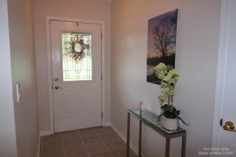 817 Stetson St, Tecumseh, MI 49286 photo 3