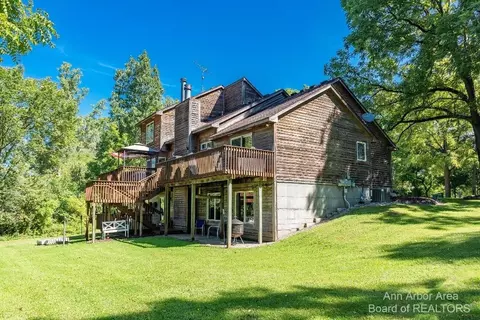 6307 Hellner Rd, Ann Arbor, MI 48105 photo 4
