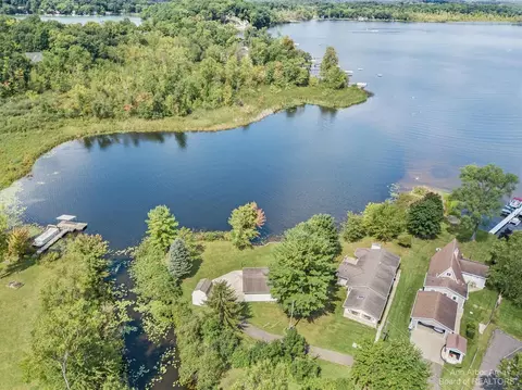 14136 Edgewater Dr, Gregory, MI 48137 photo 3