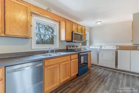 6026 Oakpoint Rd, Jackson, MI 49201 photo 9