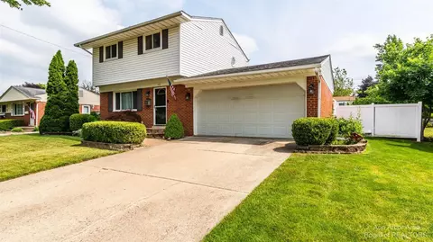 192 Wallace, Saline, MI 48176 photo 4