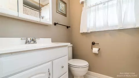 192 Wallace, Saline, MI 48176 photo 21