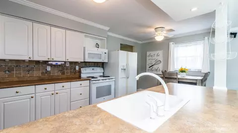 192 Wallace, Saline, MI 48176 photo 15