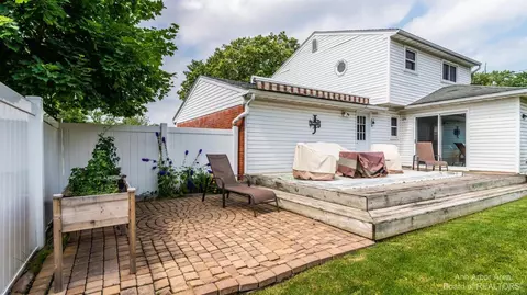 192 Wallace, Saline, MI 48176 photo 37