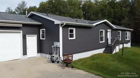 4703 W Jacobs Rd, Perry, MI 48872 photo 3