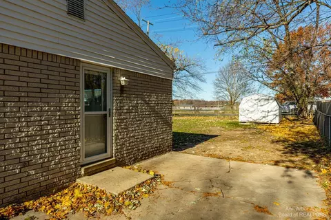 153 Tower Dr, Saline, MI 48176 photo 4