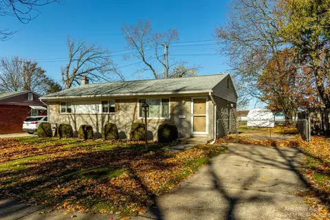 153 Tower Dr, Saline, MI 48176 photo 2