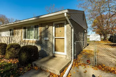 153 Tower Dr, Saline, MI 48176 photo 3