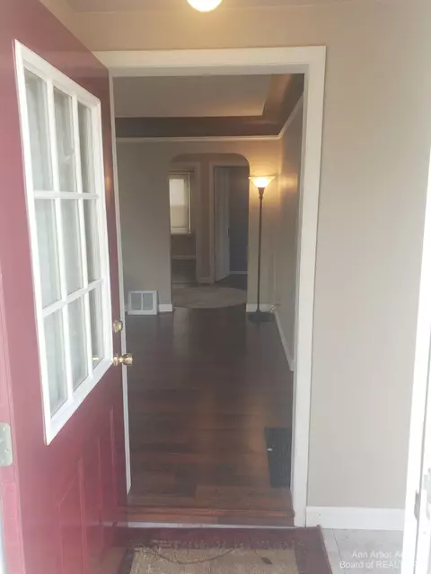 623 Bentley Dr, Monroe, MI 48162 photo 2