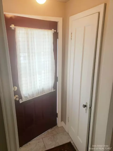 623 Bentley Dr, Monroe, MI 48162 photo 3