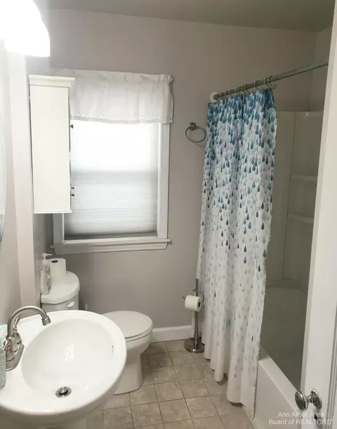 623 Bentley Dr, Monroe, MI 48162 photo 13