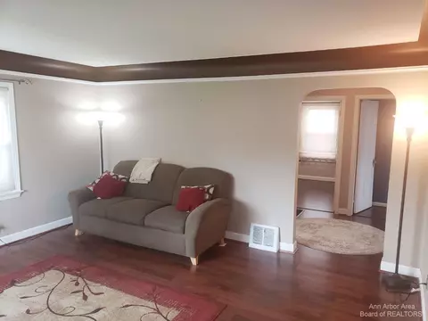 623 Bentley Dr, Monroe, MI 48162 photo 4