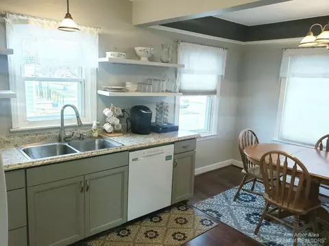 623 Bentley Dr, Monroe, MI 48162 photo 9