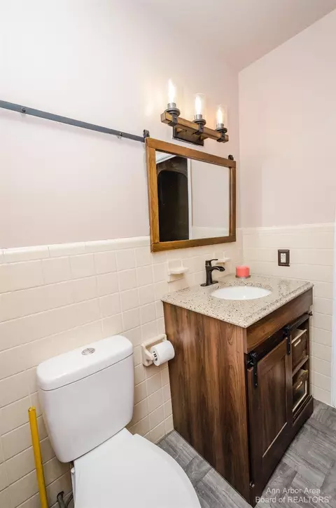 36916 Grant St, Romulus, MI 48174 photo 14