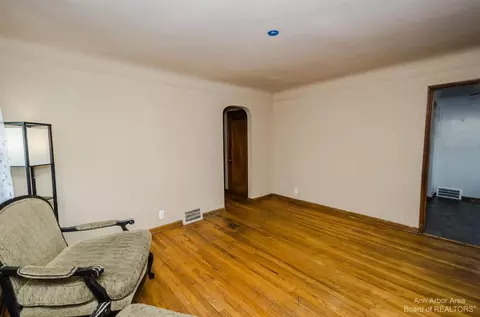 36916 Grant St, Romulus, MI 48174 photo 11