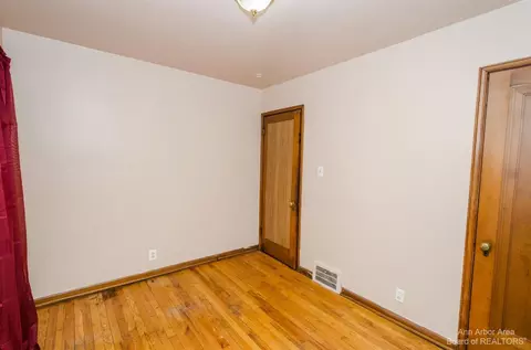 36916 Grant St, Romulus, MI 48174 photo 21