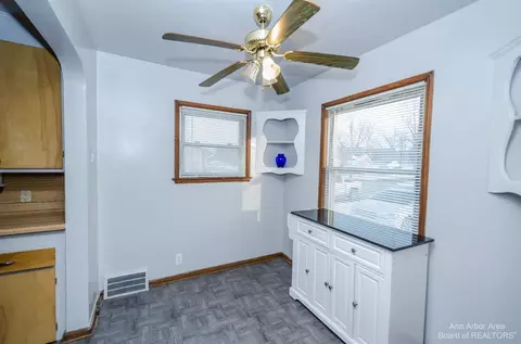 36916 Grant St, Romulus, MI 48174 photo 7