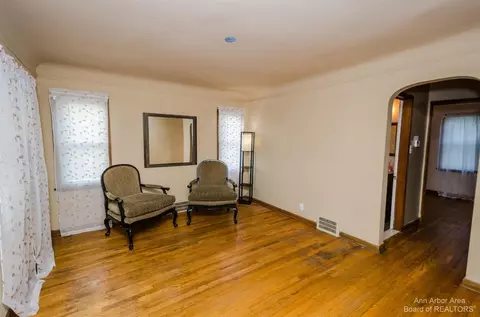 36916 Grant St, Romulus, MI 48174 photo 10