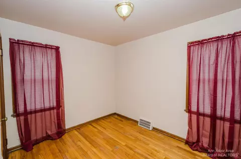 36916 Grant St, Romulus, MI 48174 photo 19